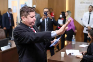 Bandidos assaltam a residência do vereador eleito Marcelo Poeta