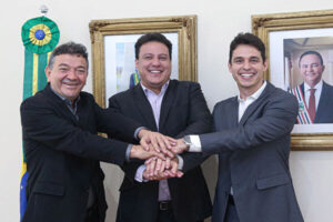 Presidente da Famem visita governador Felipe Camarão no Palácio