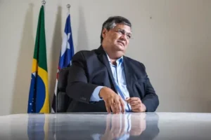 Após repercussão negativa, Flávio se pronuncia no Twitter
