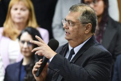 Ministro Flávio Dino prevê pagar até R$ 100 mil por denúncias sobre líderes de facções criminosas