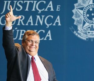 Flávio perdeu o governo, mas não o poder