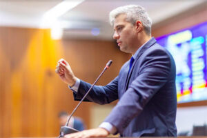 Neto Evangelista é eleito presidente da CCJ na Assembleia
