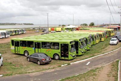 Greve dos rodoviários é cancelada após pagamento de salários e benefícios