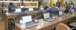 Diálogo entre prefeitura e Câmara fracassa e vereadores adiam votação do orçamento