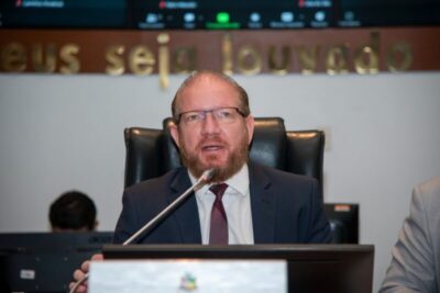 TCE-MA multa ex-presidente da Alema, Othelino Neto, por irregularidades em licitação milionária