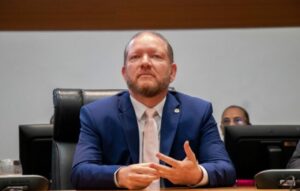 Presidente da AL-MA recebeu dinheiro de servidores para fazer campanha