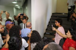 Vídeo! “Manifestantes” agridem secretário de Direitos Humanos