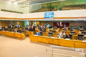 Com a CCJ travada, sessão da Alema é obstruída por governistas