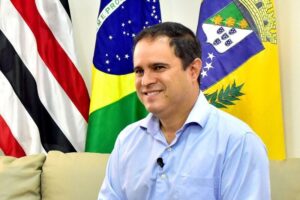 Edivaldo anuncia início da coleta seletiva porta a porta