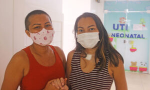 Mãe que teve parto de emergência por causa da Covid-19 recebe alta após três meses de internação