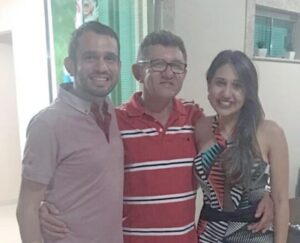 QUE BACANA! Prefeito faz contrato milionário com posto do pai e da irmã