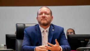 O silêncio de Othelino Neto…