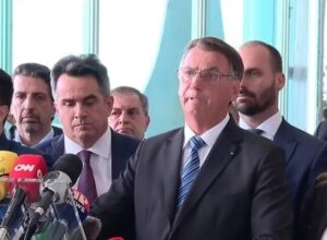 Bolsonaro quebra silêncio e diz que vai cumprir a Constituição