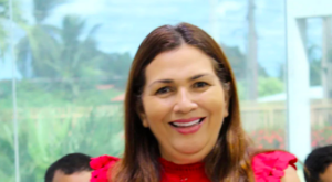 Vídeo mostra prefeita pedindo voto por estrada e até evocando Deus por apoio