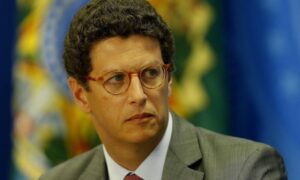 Ministro do Meio Ambiente coagiu funcionário quando ocupou secretaria em SP