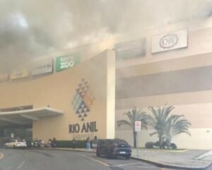 “As investigações serão intensas para que os culpados sejam punidos”, diz governador sobre incêndio