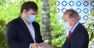 Sarney recebe homenagem de Rodrigo Maia pelos seus 90 anos