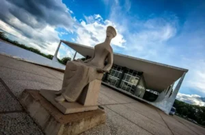 Ministro do STF afasta governador do DF por 90 dias