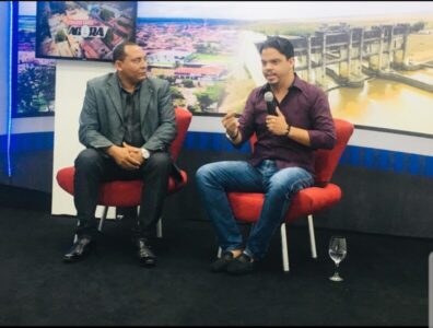 PREFEITO DE PINHEIRO VAI DOAR SALÁRIO PARA CONSTRUÇÃO DE CASAS PARA PESSOAS CARENTES