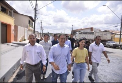 Edivaldo inicia asfaltamento nos bairros Parque Universitário e Planalto Pingão