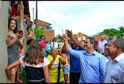 Edivaldo é recebido calorosamente por moradores do Recanto Verde durante lançamento de obra
