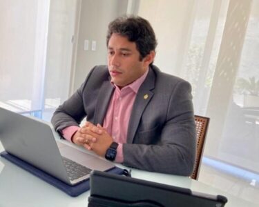 Osmar Filho determina nova antecipação de salários dos servidores da Câmara