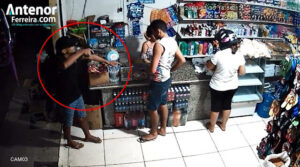 Vídeo: Homem morto a tiros em Chapadinha havia acabado de cometer assalto em mercadinho