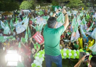 Pinheirenses lotam ruas da cidade em apoio a Luciano