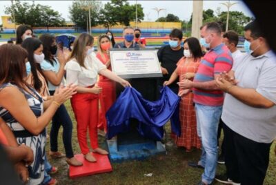 Em Zé Doca, prefeitura entrega praças e veículos para saúde e educação