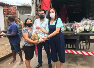 Vereador Alvaro Pires e Lucyana Genésio entregam cestas básicas em bairros de Säo Luis