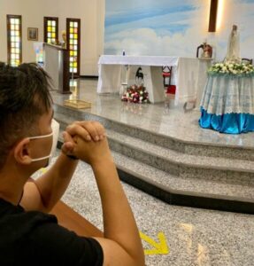 Lúcio André visita igrejas em agradecimento por mais um ano de vida, após ter sobrevivido a covid-19