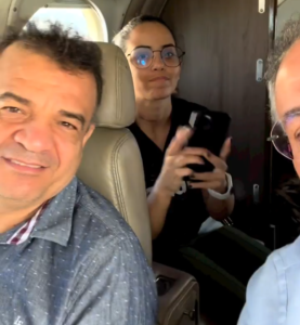 Após ser chamado de louco, Pastor Bel aparece ao lado de Roberto Rocha