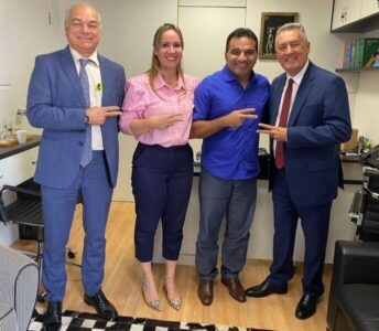 Josimar Maranhãozinho e Detinha reunem-se com prefeito Carrinho