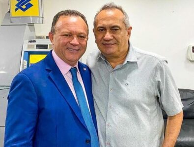 Prefeito Dino Penha é condecorado com a Medalha Aferes Moraes Solto
