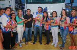 Josimar e Detinha entregam 08 veículos para secretarias de Zé Doca