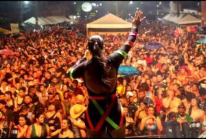 Tradicional Micarroça e Taty Girl encerram o Carnaval de Rosário
