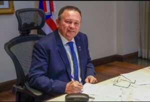 Carlos Brandão busca consenso para reajuste salarial de professores