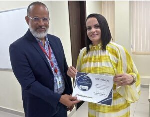 Prefeita Cristiane Varão recebe Selo Prata de transparência pela sua gestão em Bom Jardim