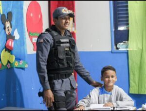 Prefeitura dá exemplo e lança campanha Viana sem Violência nas Escolas