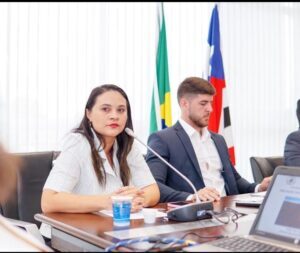 Deputada Edna Silva e prefeito João Carlos participam de reuniao das Comissões de Meio Ambiente e de Obras e discutem com geóloga da UFMA o fenômeno da voçoroca em Buriticupu