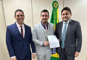 Deputado Dr. Benjamim dialoga com representantes do povo da Marcha dos Vereadores em Brasília
