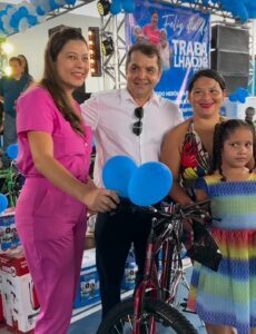 Prefeita Fernanda Gonçalo prestigia grande festa do trabalhador Bacabeirense