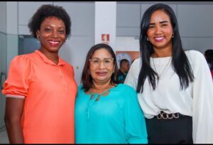 Prefeita Paula Azevedo apresenta nova secretária de Educação