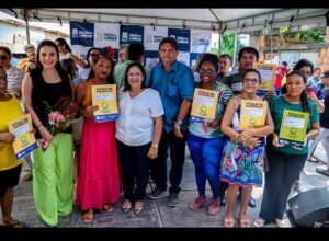 Prefeita Paula Azevedo entrega 139 títulos de propriedade em Paço do Lumiar