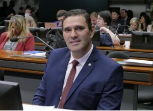 O deputado federal Dr. Benjamim de Oliveira comemora aprovação da subcomissão para prevenção e tratamento da obesidade no Brasil
