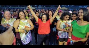 Paula Azevedo homenageia as mães luminense com grande festa em praça pública no Maiobão
