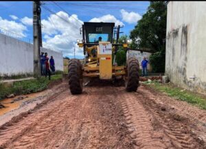 A Prefeitura de Paço do Lumiar iniciou hoje, 23, a limpeza da Estrada do Cajueiro, para melhorar a trafegabilidade da via, e tem grande projeto de pavimentação para a região