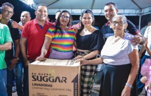 Encerrando a temporada de festa das mães, Solange Almeida leva show de prêmios para o povoado Barro Vermelho em Santa Inês