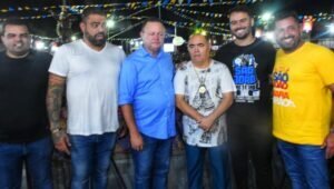 Governador Carlos Brandão visita o Pertinho de Você na noite em que a baronesa Klessinha arrastou multidão