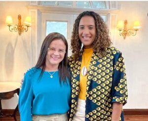 Deputada Fabiana Vilar recepciona a ministra Anielle Franco para assinatura de Decreto que criará o Centro de Referência da Mulher Negra